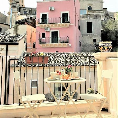 Le Luci Su Ibla - Ospitalita Con Vista Bed & Breakfast Ragusa Exterior photo