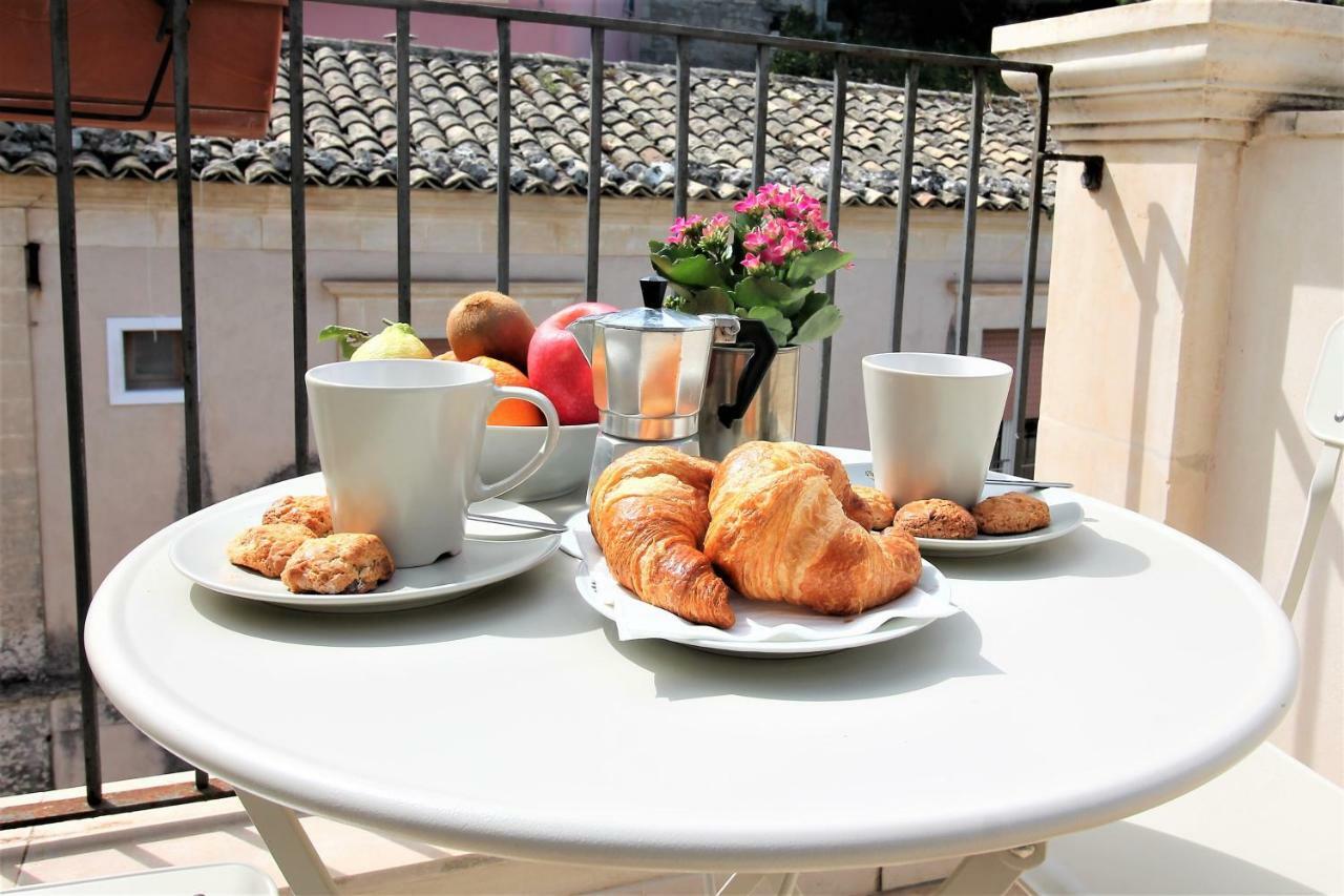 Le Luci Su Ibla - Ospitalita Con Vista Bed & Breakfast Ragusa Exterior photo