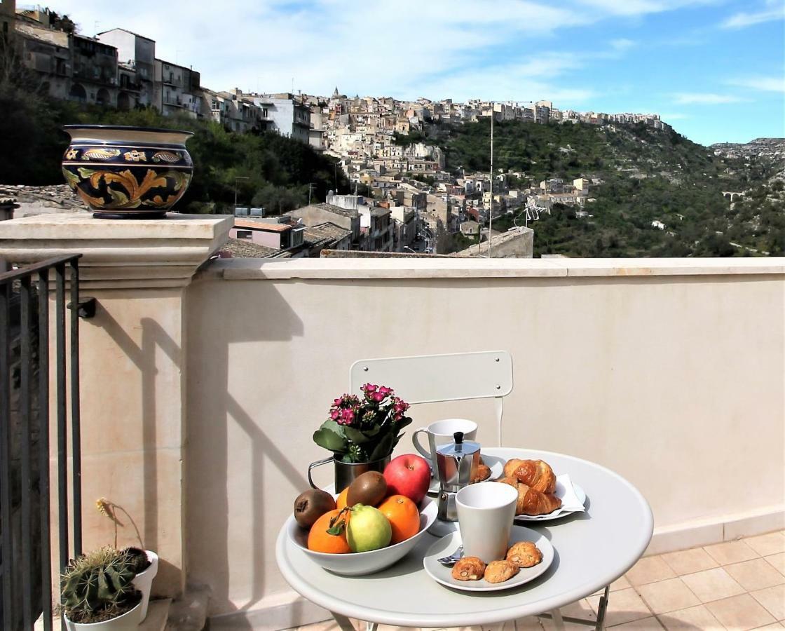 Le Luci Su Ibla - Ospitalita Con Vista Bed & Breakfast Ragusa Exterior photo