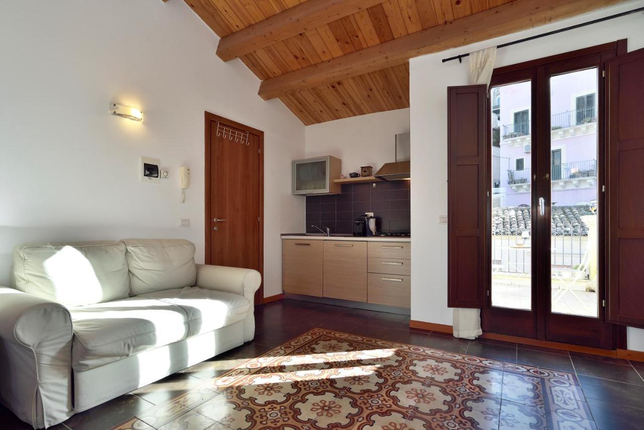 Le Luci Su Ibla - Ospitalita Con Vista Bed & Breakfast Ragusa Exterior photo