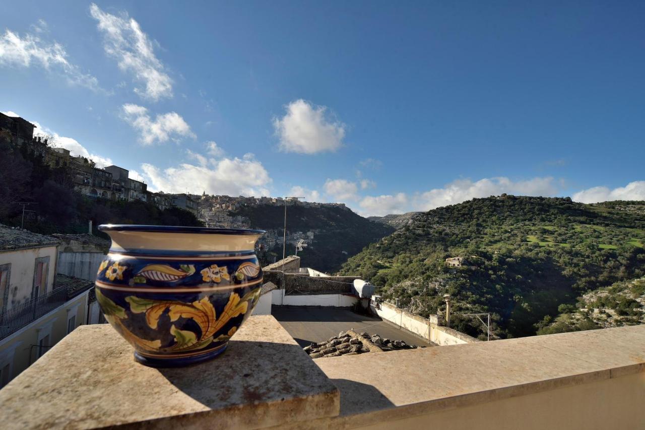Le Luci Su Ibla - Ospitalita Con Vista Bed & Breakfast Ragusa Exterior photo