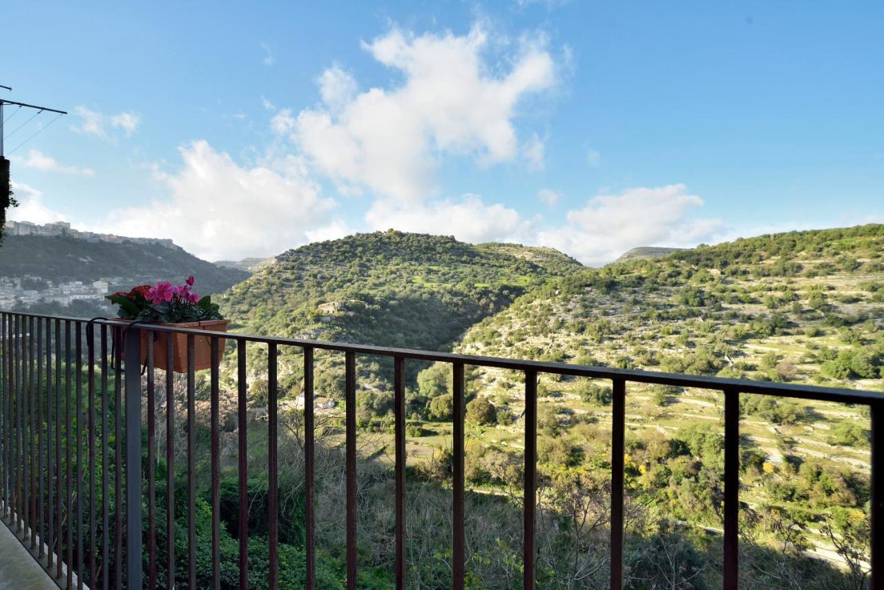 Le Luci Su Ibla - Ospitalita Con Vista Bed & Breakfast Ragusa Exterior photo