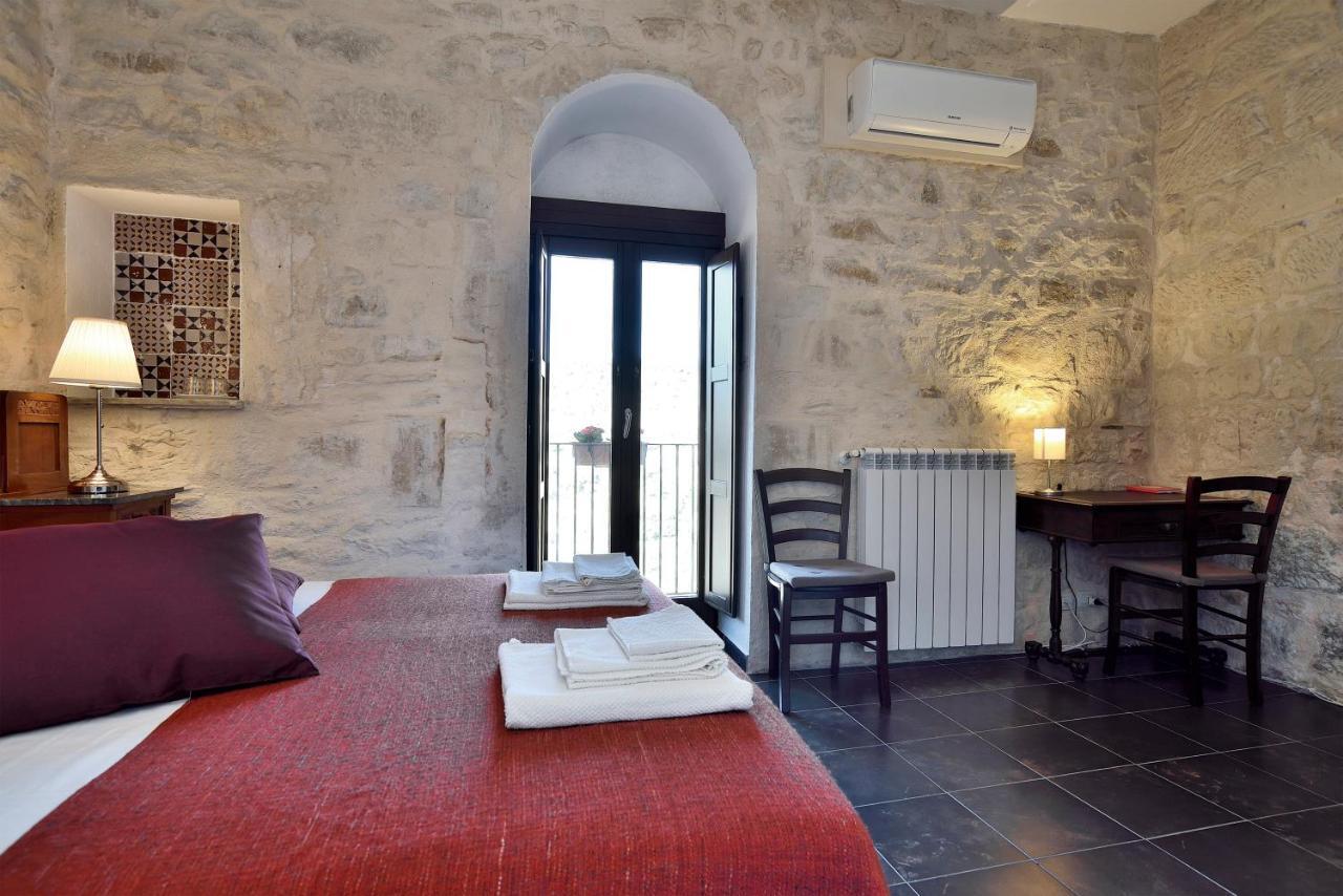 Le Luci Su Ibla - Ospitalita Con Vista Bed & Breakfast Ragusa Exterior photo