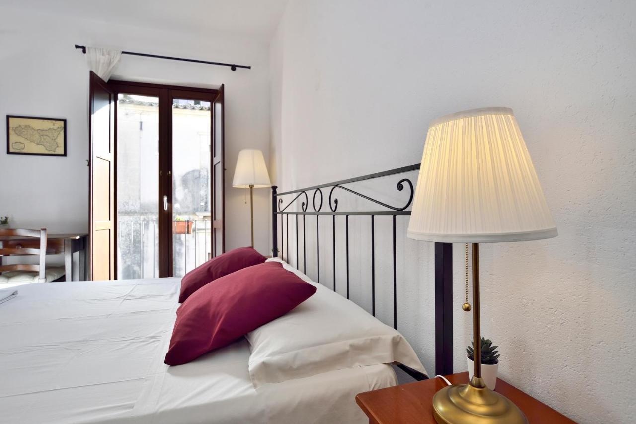Le Luci Su Ibla - Ospitalita Con Vista Bed & Breakfast Ragusa Exterior photo